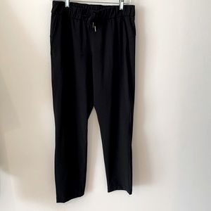 Lululemon black stretchy crop pants